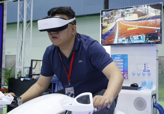 VR FRPの簡単なモーター1人のプレーヤーのための競争のシミュレーターのゲーム・マシンの白